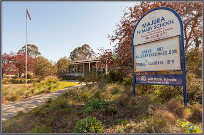 Majura Primary School - Opiniones